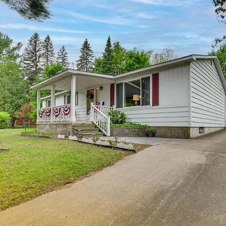 Boyne City Retreat Near Beaches And Mtn Resort!